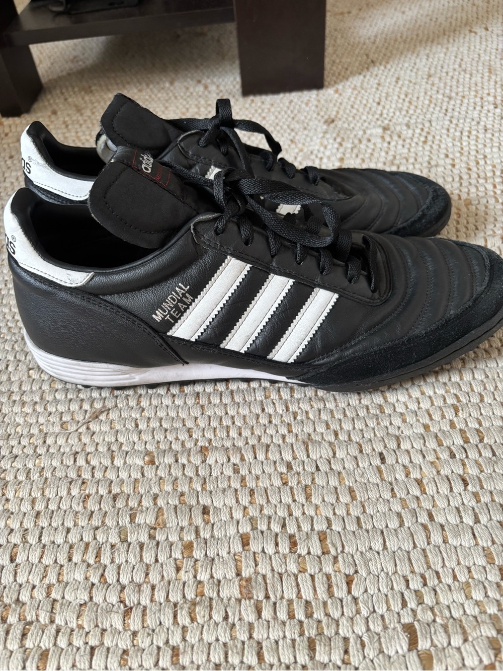 "Adidas Mundial Team Turf Soccer
Shoes Men's 11.5 Black White
Leather TF Cleats"